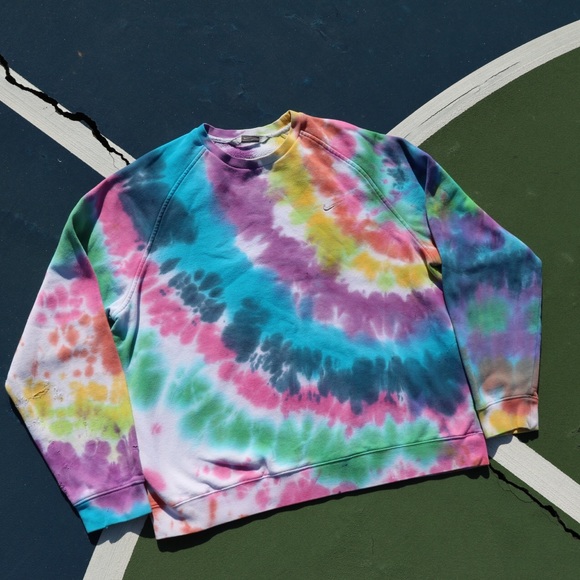 Nike Sweaters - Nike Tie Dye Crewneck🌈 Nike Sweaters - Nike Tie Dye Crewneck🌈